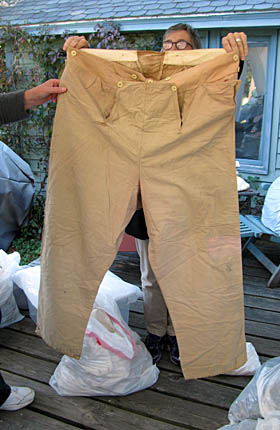 Billa's pants